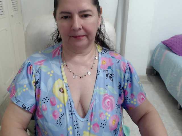 leonela's BongaCams show and profile