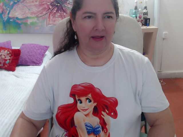 leonela's BongaCams show and profile