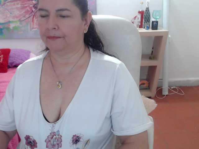 leonela's BongaCams show and profile