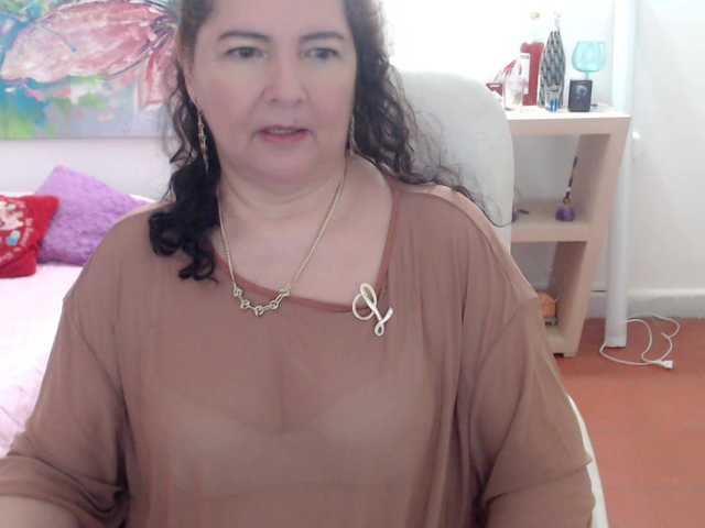 leonela's BongaCams show and profile