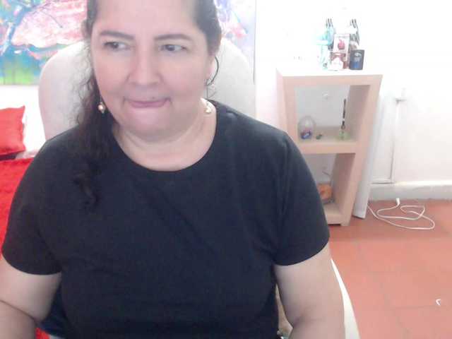 leonela's BongaCams show and profile