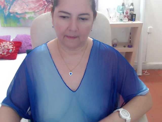 leonela's BongaCams show and profile