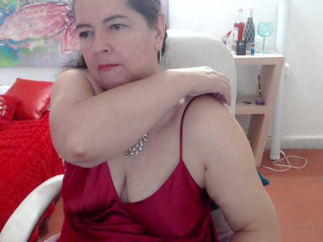 leonela's BongaCams show and profile