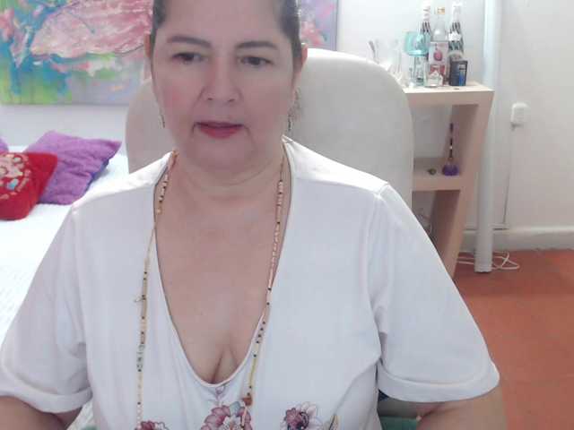 leonela's BongaCams show and profile