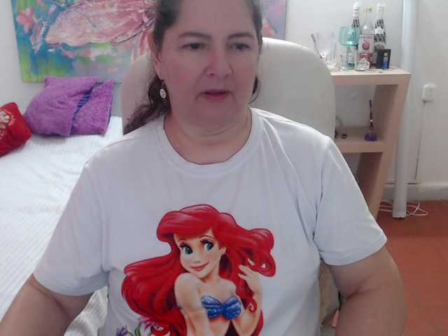 leonela's BongaCams show and profile