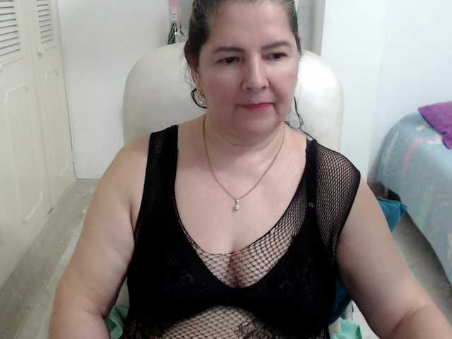 leonela's BongaCams show and profile