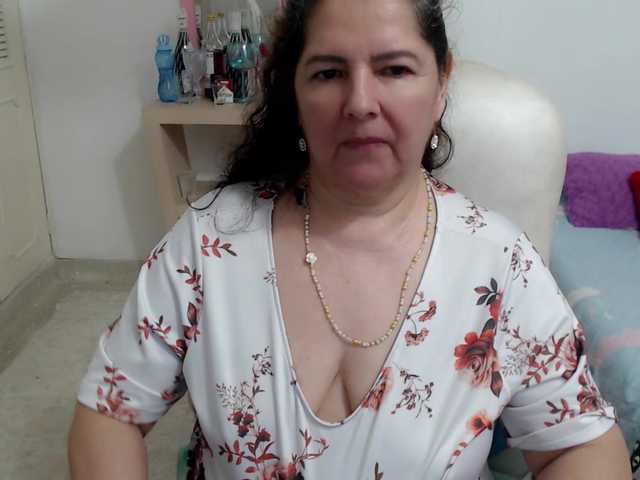 leonela's BongaCams show and profile