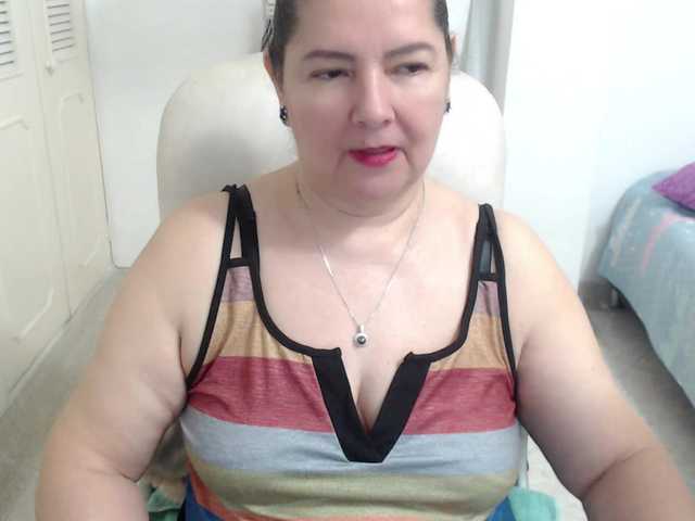leonela's BongaCams show and profile