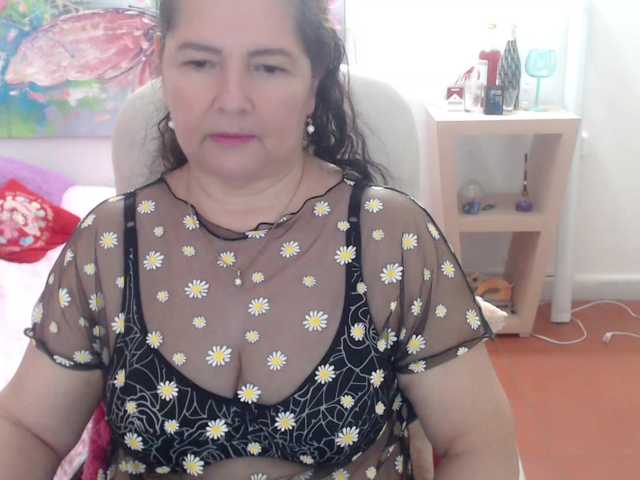 leonela's BongaCams show and profile