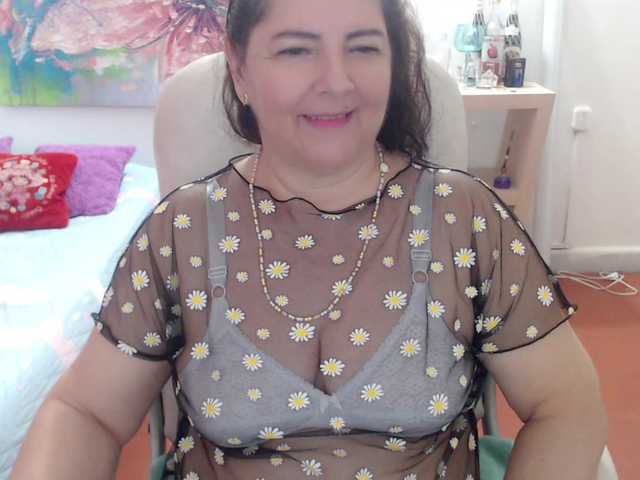 leonela's BongaCams show and profile