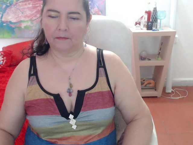 leonela's BongaCams show and profile