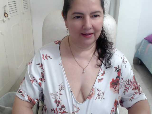 leonela's BongaCams show and profile