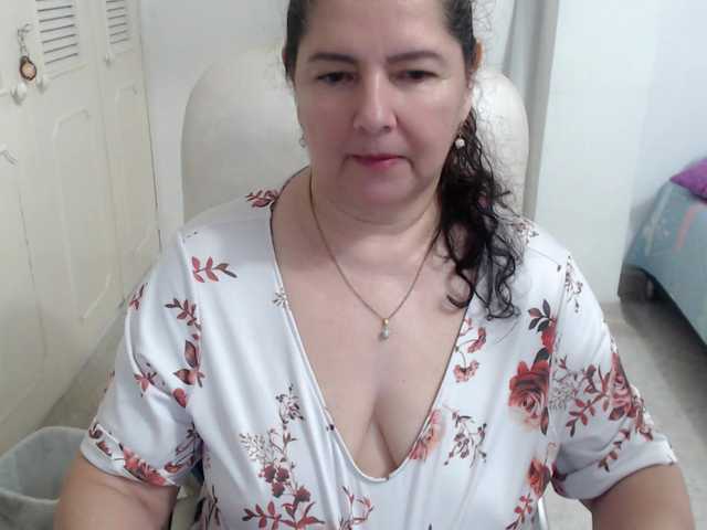 leonela's BongaCams show and profile