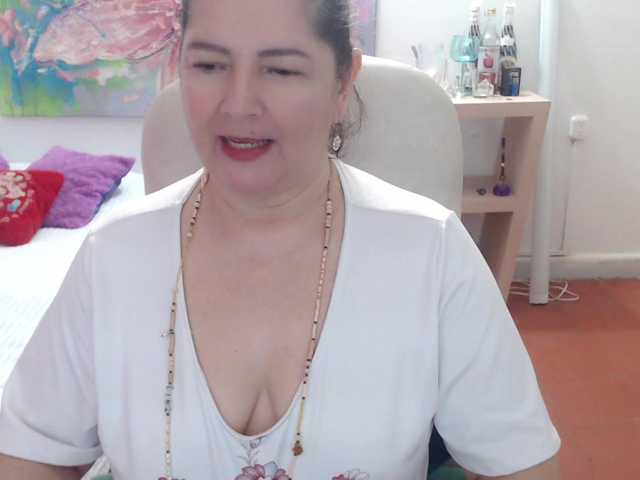 leonela live cam profile