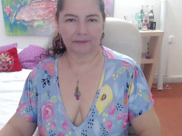 leonela's BongaCams show and profile