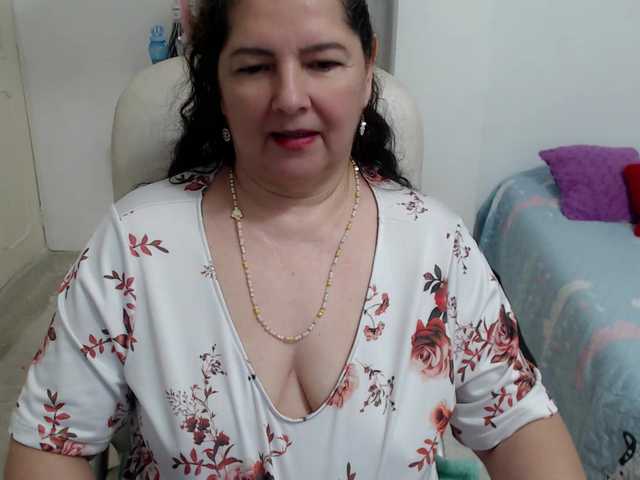 leonela's BongaCams show and profile