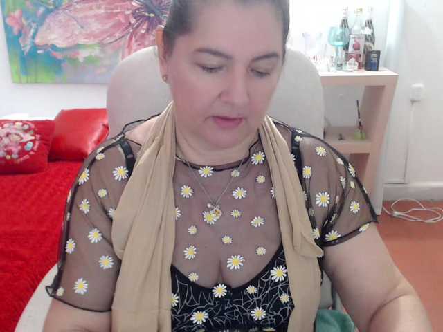 leonela's BongaCams show and profile