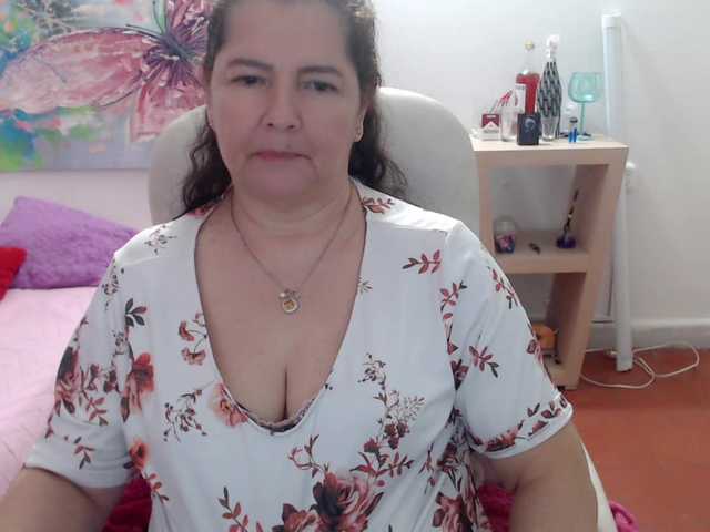 leonela's BongaCams show and profile