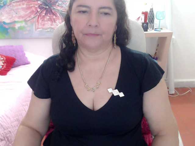 leonela's BongaCams show and profile