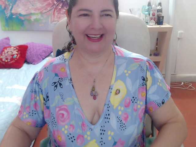 leonela's BongaCams show and profile