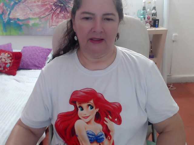 leonela's BongaCams show and profile