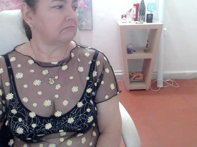 leonela's BongaCams show and profile