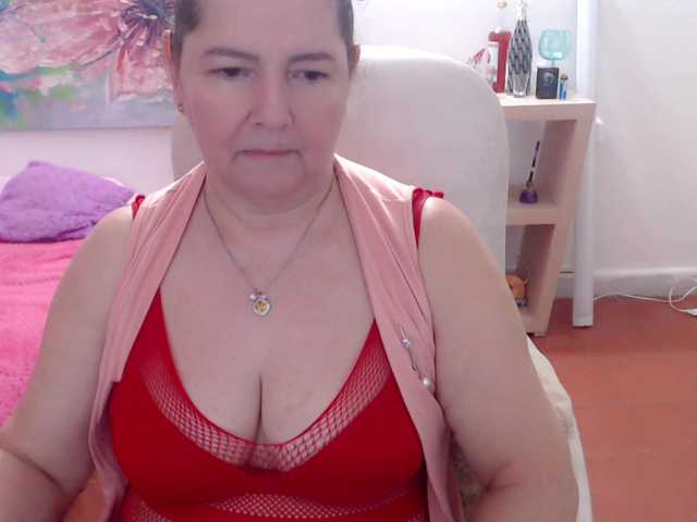 leonela's BongaCams show and profile