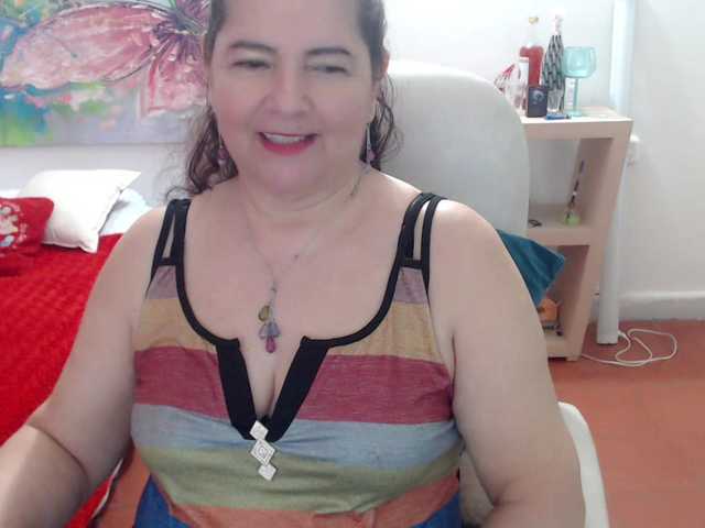 leonela — triki triki halloween I want tokens for myself 