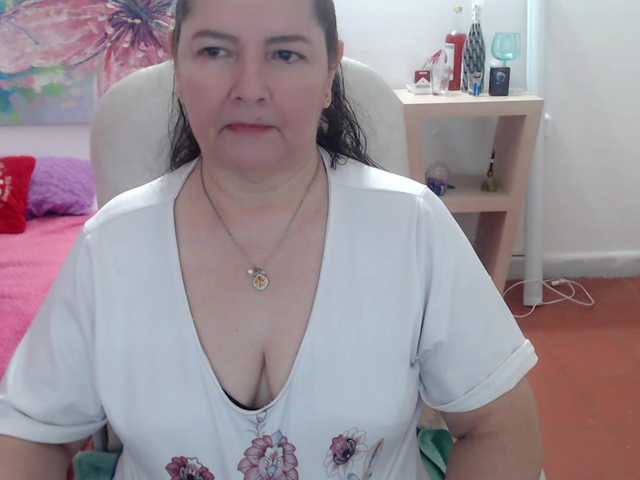 leonela's BongaCams show and profile