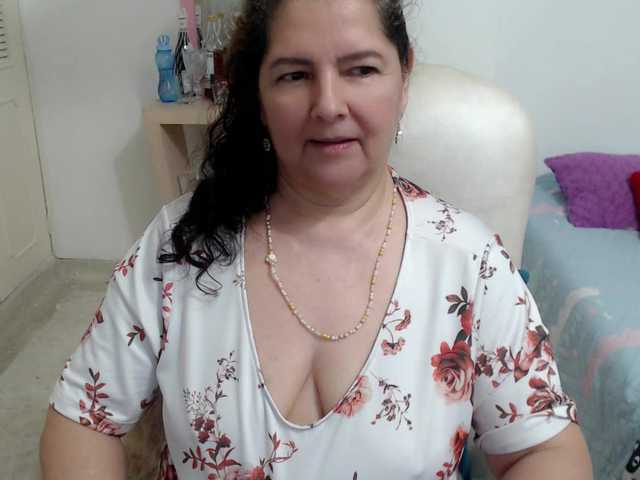 leonela's BongaCams show and profile