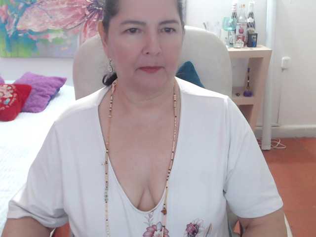 leonela's BongaCams show and profile