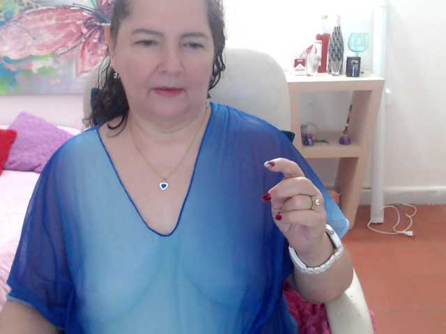 leonela's BongaCams show and profile