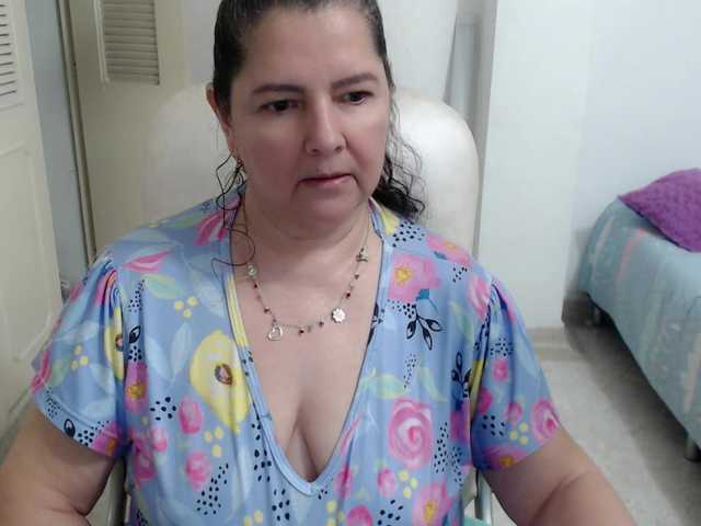 leonela's BongaCams show and profile