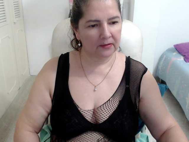 leonela's BongaCams show and profile