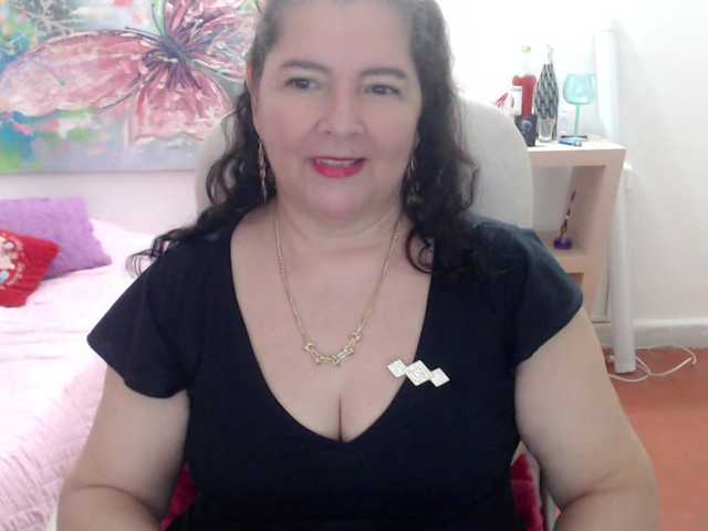 leonela's BongaCams show and profile