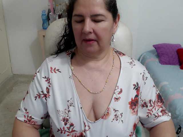 leonela's BongaCams show and profile