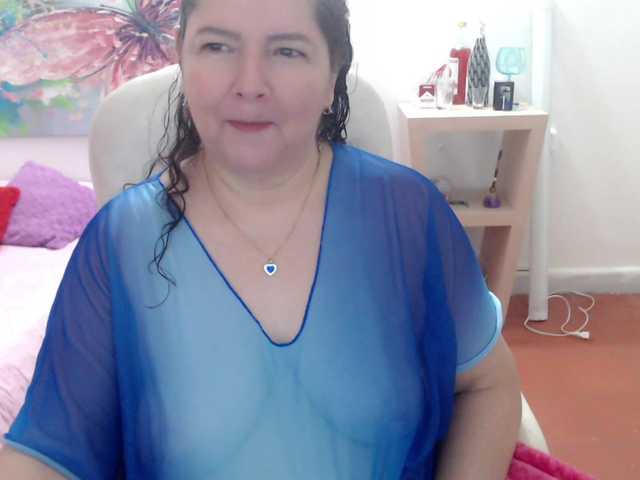 leonela's BongaCams show and profile