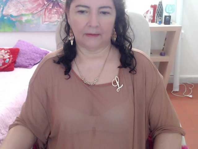 leonela's BongaCams show and profile