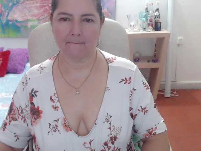 leonela's BongaCams show and profile