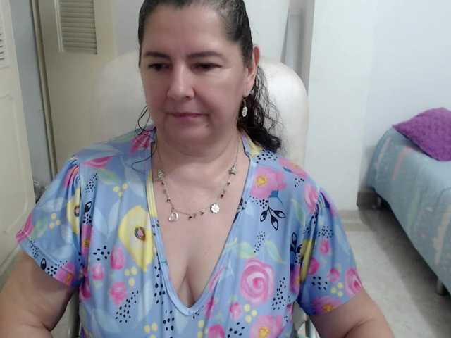 leonela's BongaCams show and profile