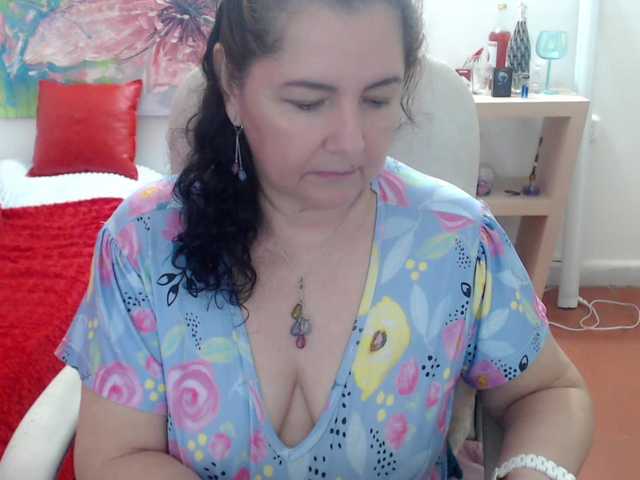 leonela's BongaCams show and profile