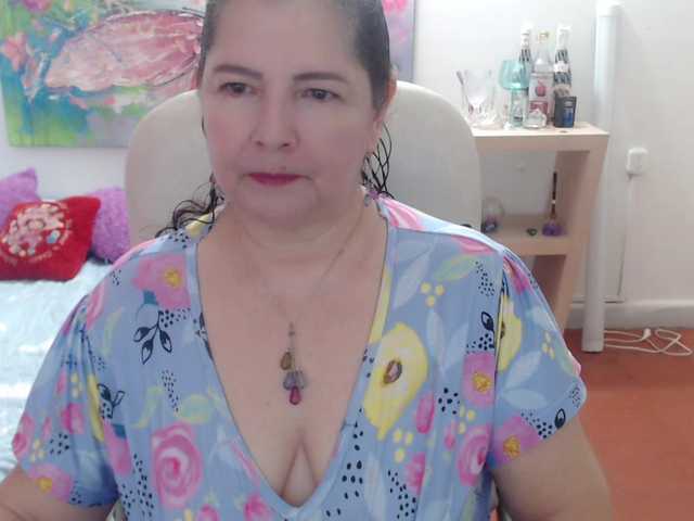 leonela's BongaCams show and profile