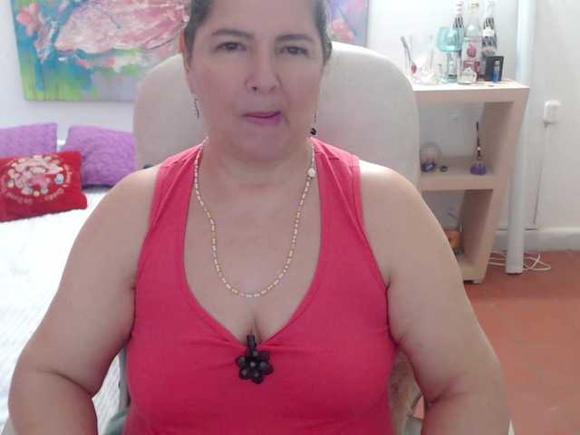 leonela's BongaCams show and profile