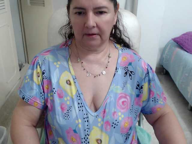 leonela's BongaCams show and profile