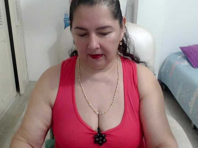 leonela's BongaCams show and profile