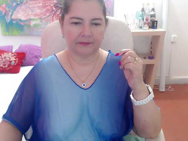 leonela's BongaCams show and profile