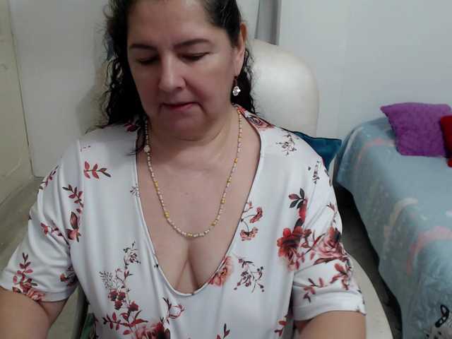 leonela's BongaCams show and profile