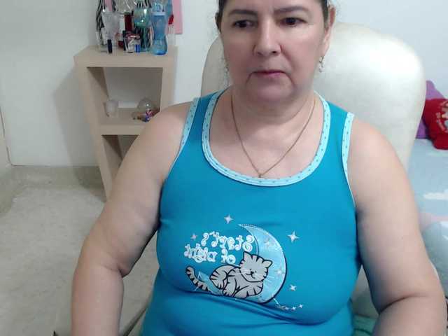 leonela's BongaCams show and profile