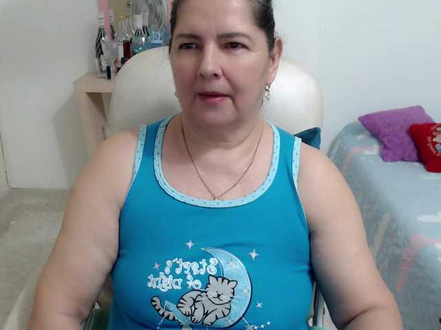 leonela's BongaCams show and profile