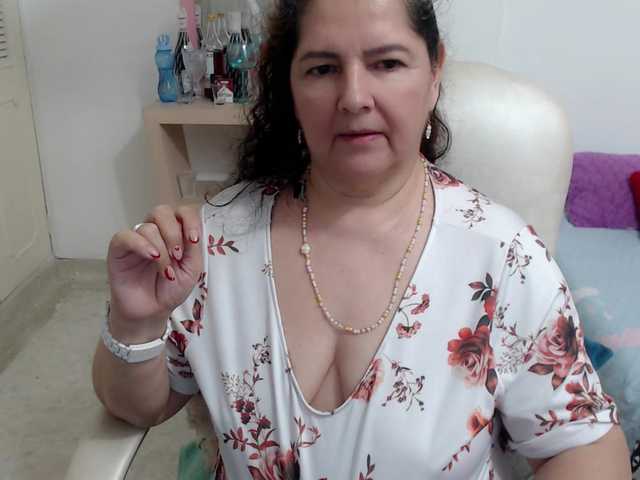 leonela's BongaCams show and profile